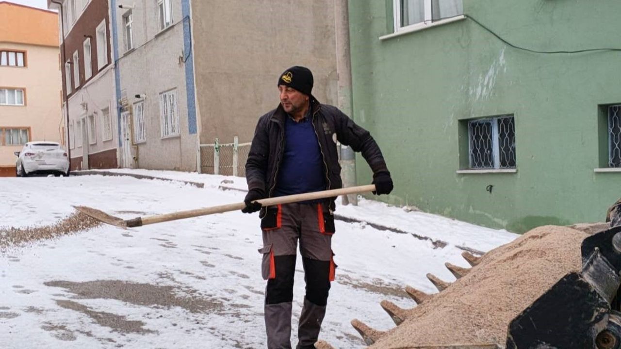 Bayburt'ta Tuzlama Çalışmaları 7/24 Devam Ediyor