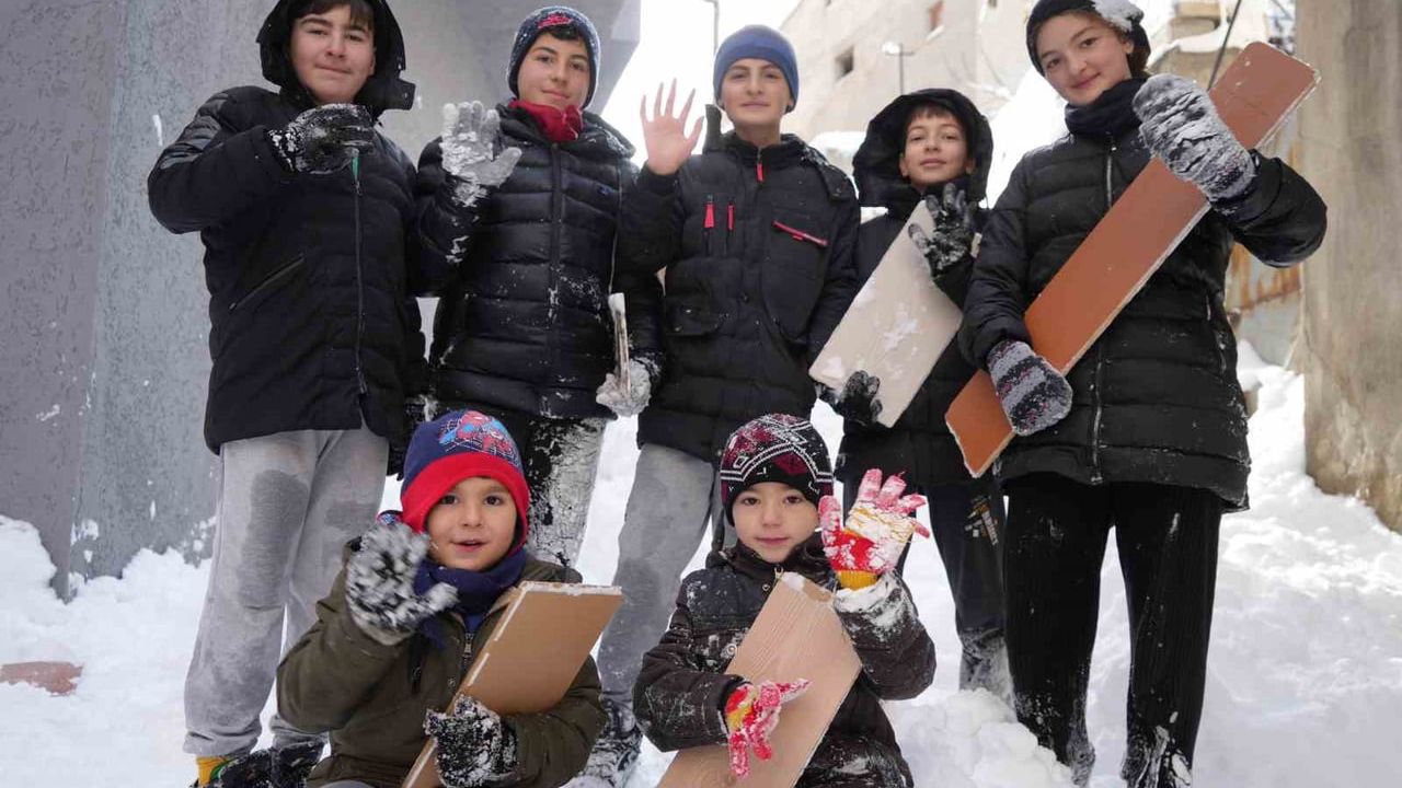 Bayburt'ta yoğun kar nedeniyle okullar 1 gün tatil edildi