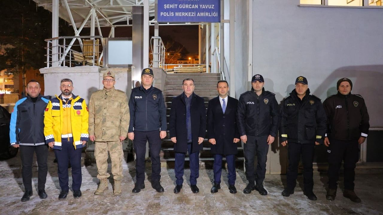 Bayburt Valisi Mustafa Eldivan Yeni Yılı Görevdeki Güvenlik Güçleriyle Karşıladı