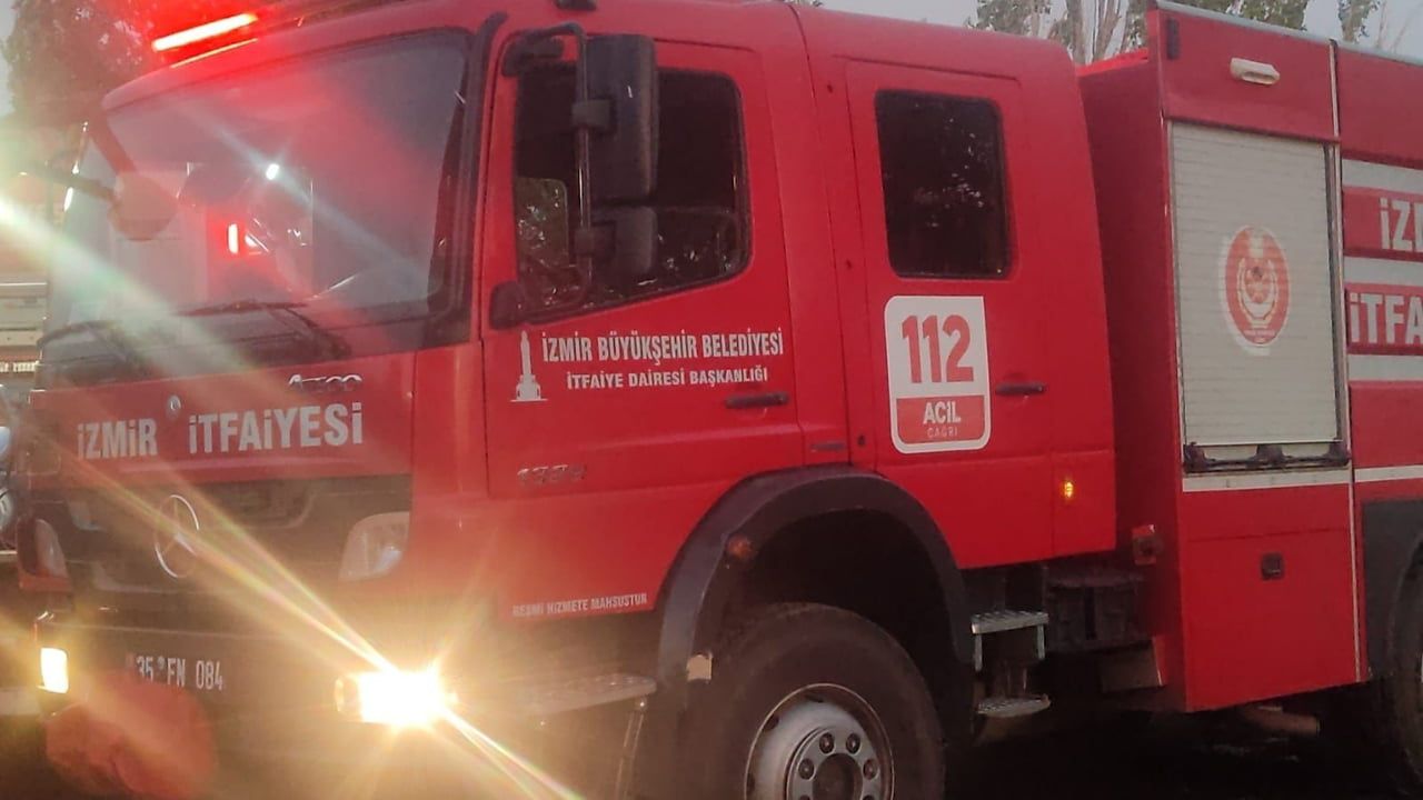 Bayındır’da Ev Yangını Damana Sıçradı: 5 Küçükbaş, 1 Büyükbaş Zarar Gördü