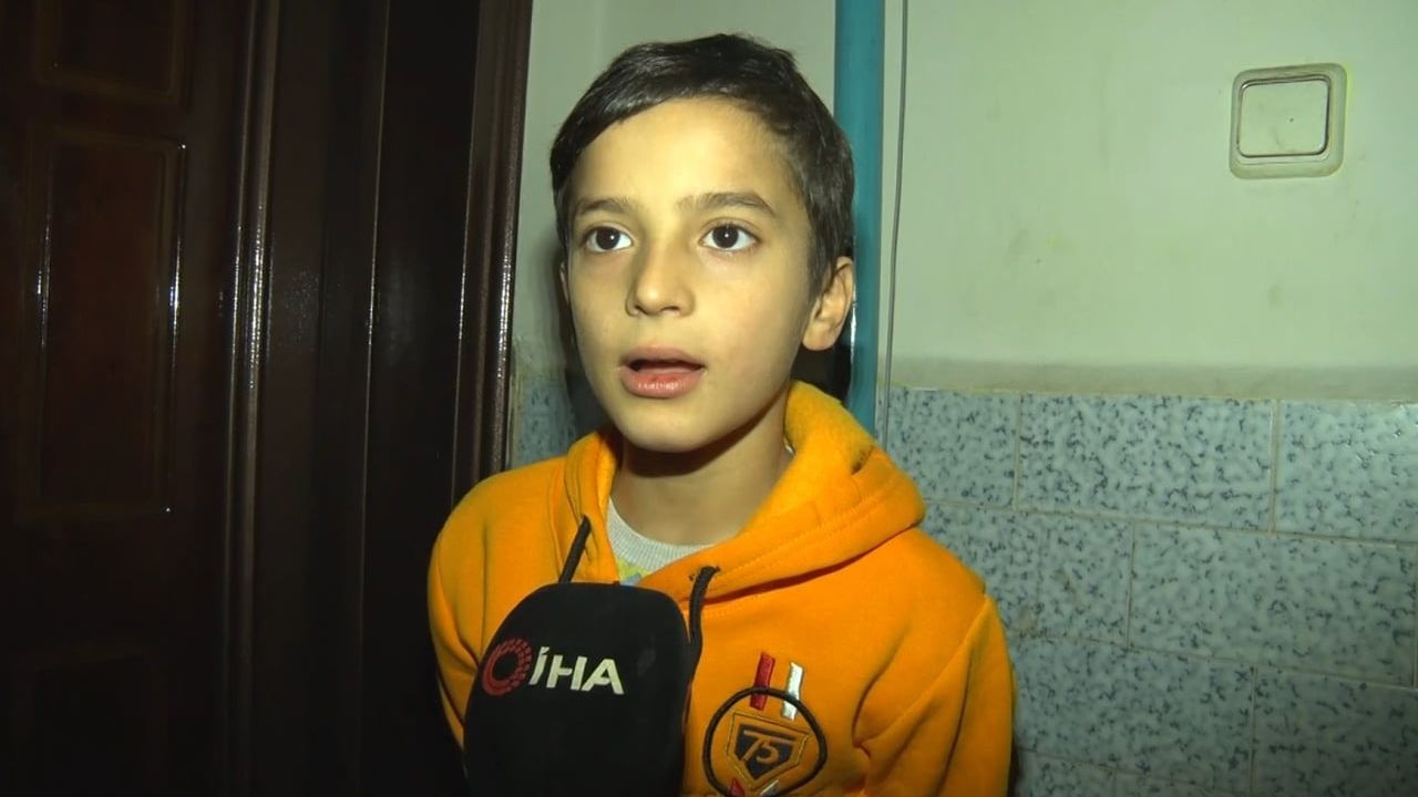 Bayrampaşa'da 10 yaşındaki Ahmet Hacı İbrahim ambulans için trafiği durdurdu