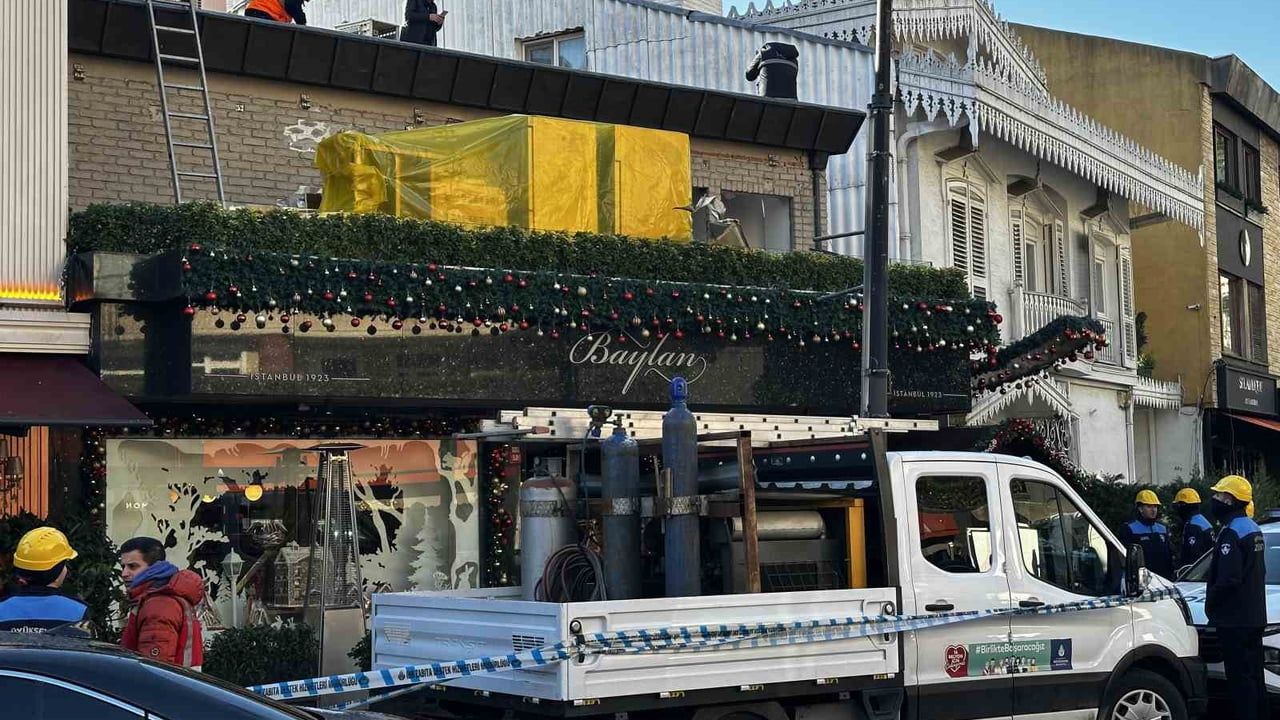 Bebek’te Baylan Pastanesi’nin kaçak eklentisi yıkıldı