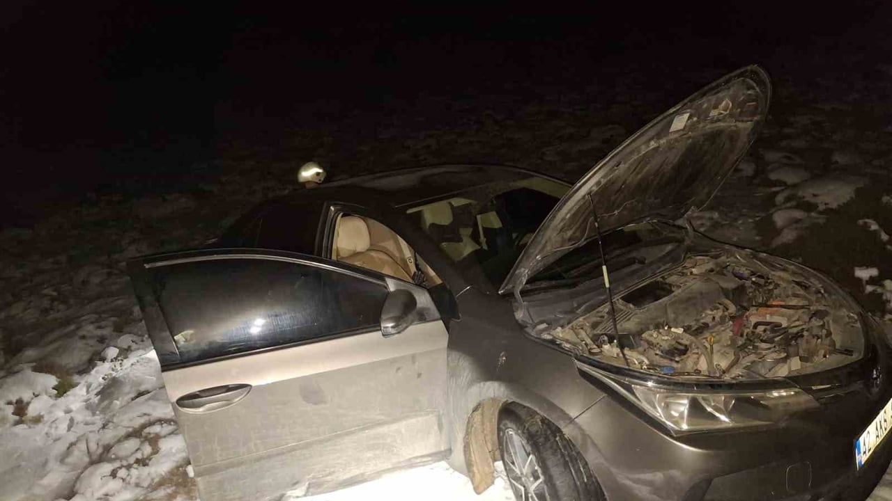 Belen'de Araziye Uçan Otomobil: 2 Yaralı