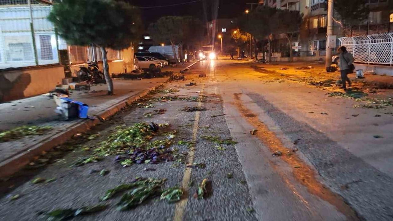 Bergama Maltepe’de Pazar Çilesi: Yağmurda Gölet, Çamurda Geçiş İmkânsız