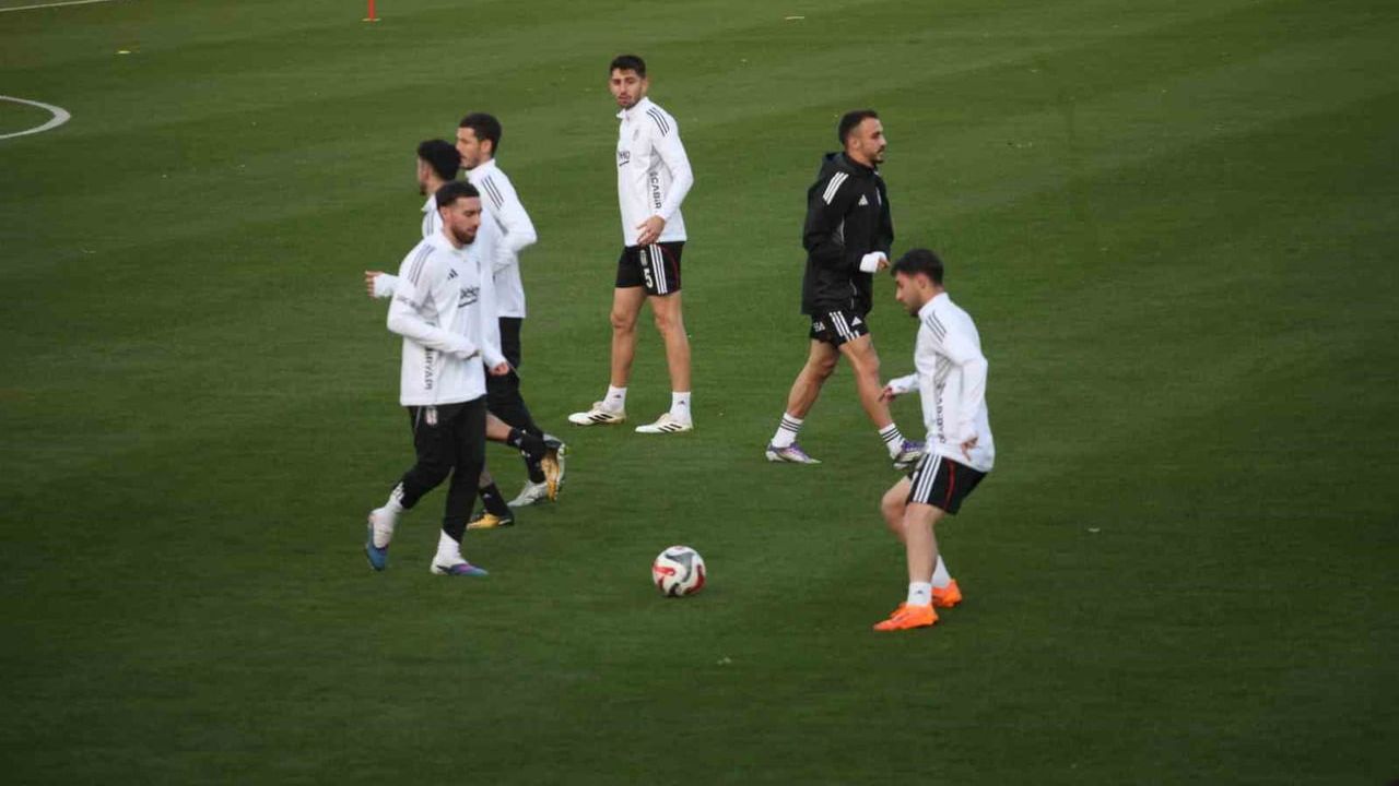Beşiktaş Antalya'da Devre Arası Hazırlıklarını Sürdürüyor