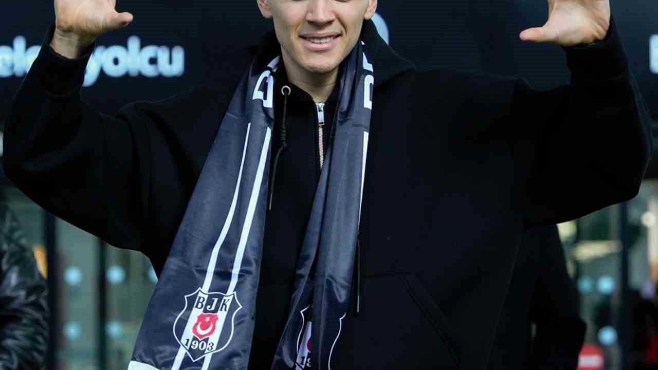 Beşiktaş, Kristjan Asllani İstanbul'a Geldi: Transfer Görüşmeleri ve Sağlık Kontrolleri