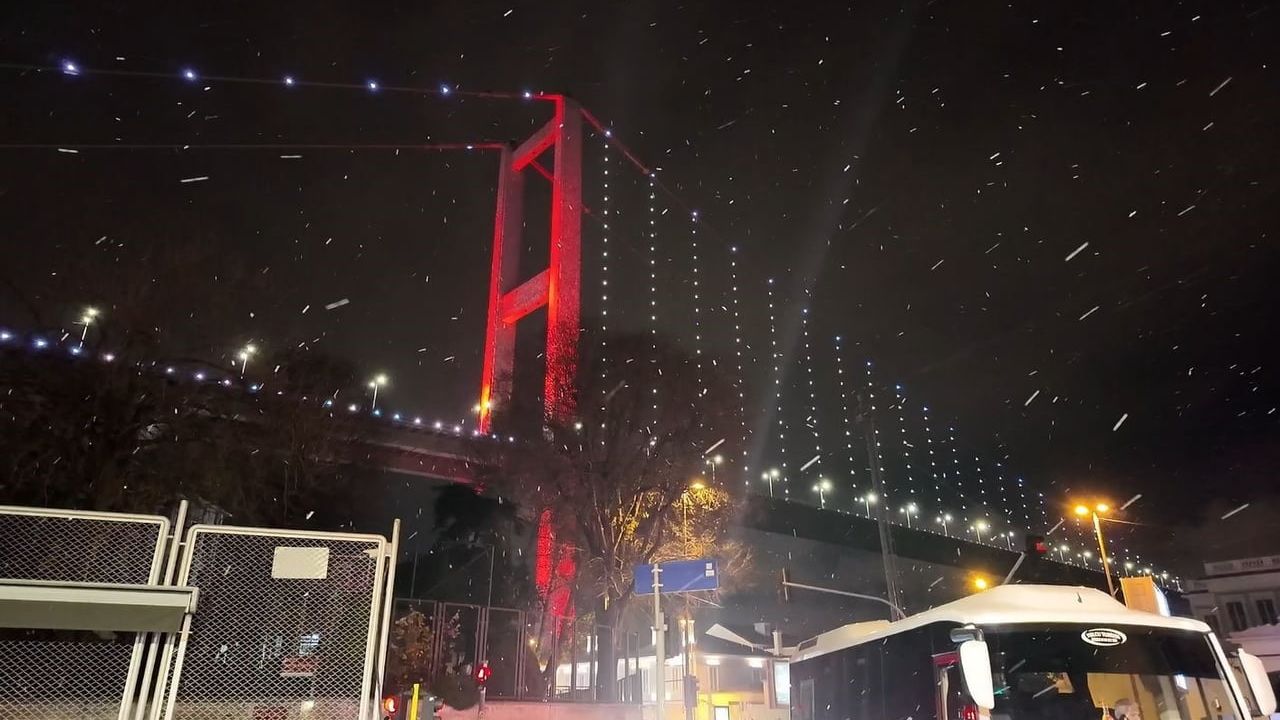 Beşiktaş Ortaköy'de 2026'ya Kar Sürprizi