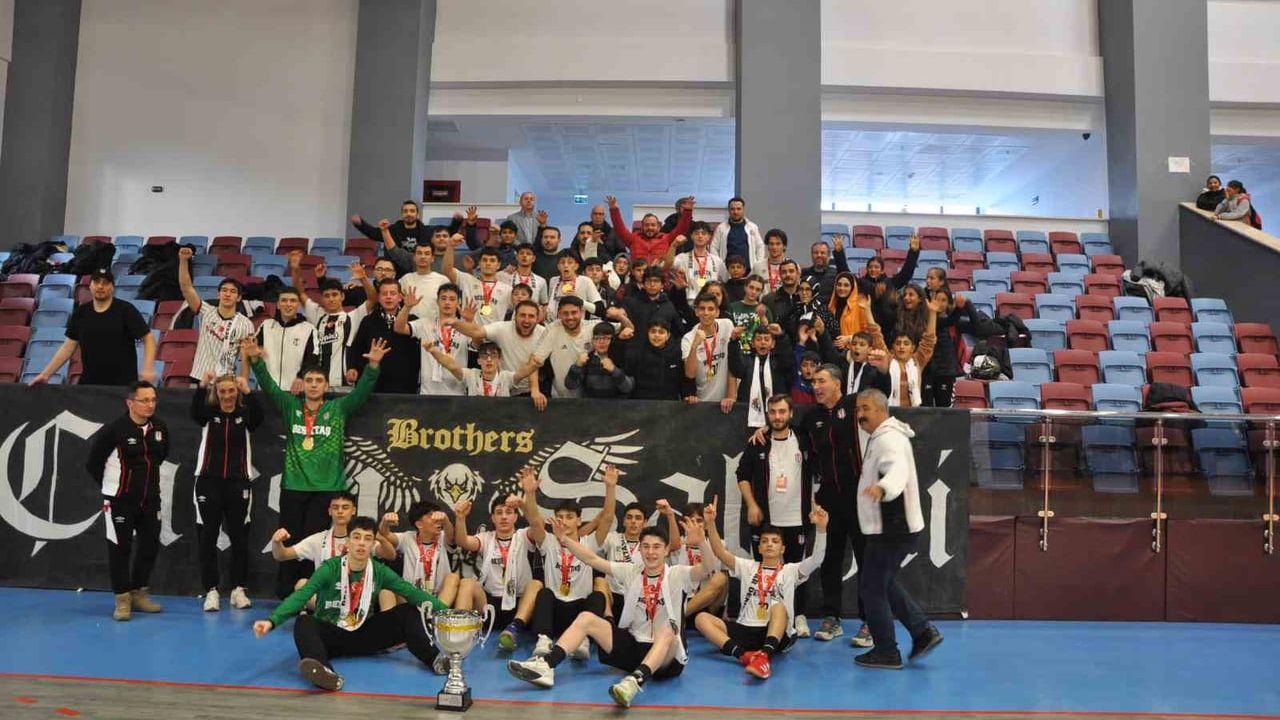 Beşiktaş Salihli'de Şampiyon: Hentbol Yıldız Erkekler Türkiye Şampiyonası