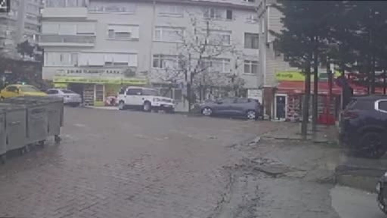 Beşiktaş'ta Fren Yerine Gaza Basınca Zincirleme Kaza Kamerada