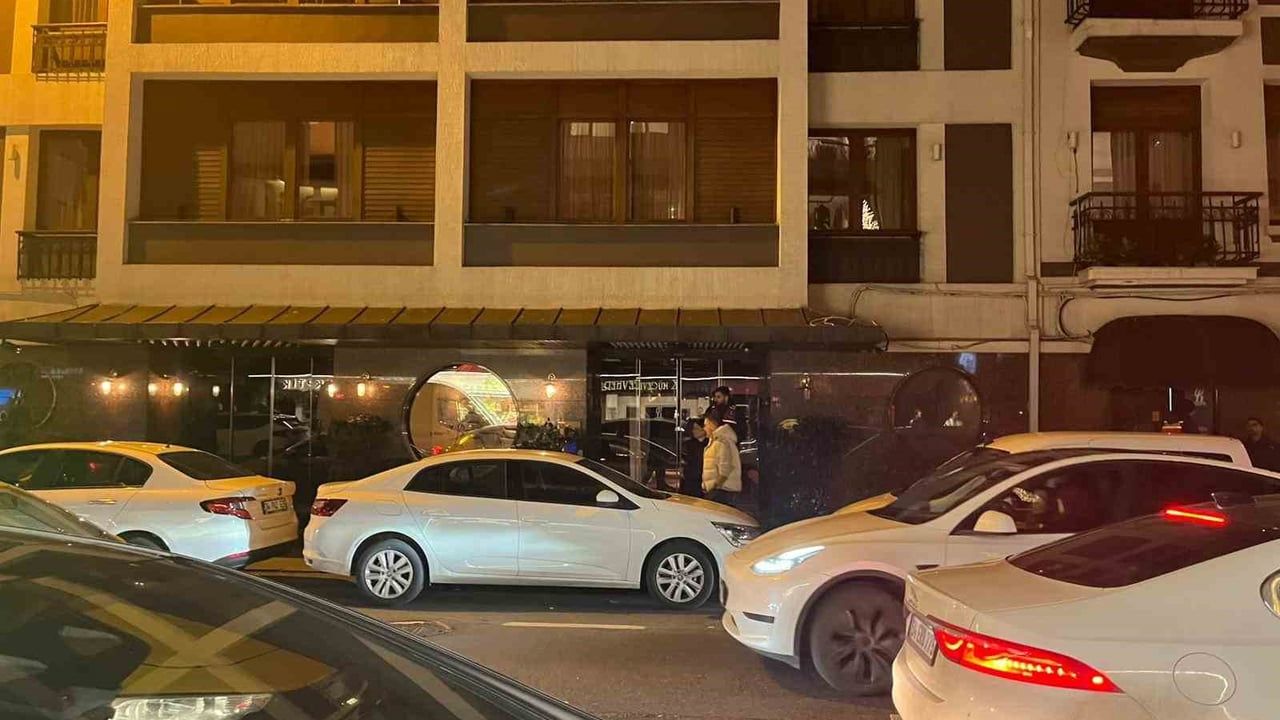 Beşiktaş'ta Jandarma Operasyonu: Otelde Gece Müdahalesi Sürüyor