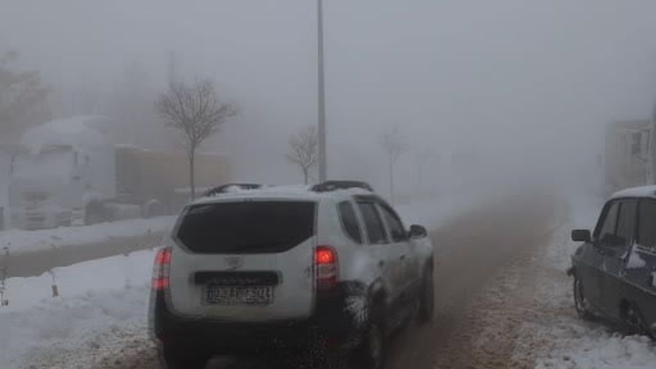 Besni'de Yoğun Sis Ulaşımı Aksattı