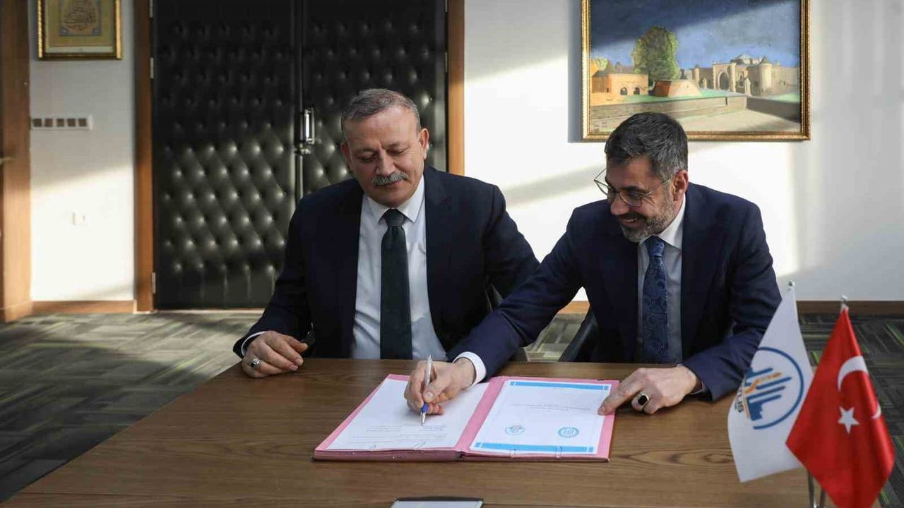 BEÜ ile Bitlis Belediyesi Dijital Eğitimde İş Birliği Protokolü İmzaladı