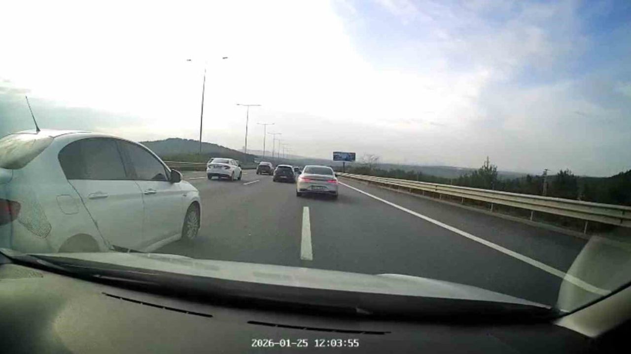 Beykoz TEM Bağlantı Yolunda Makas Tehlikesi: 34 FLC 606 Kamerada