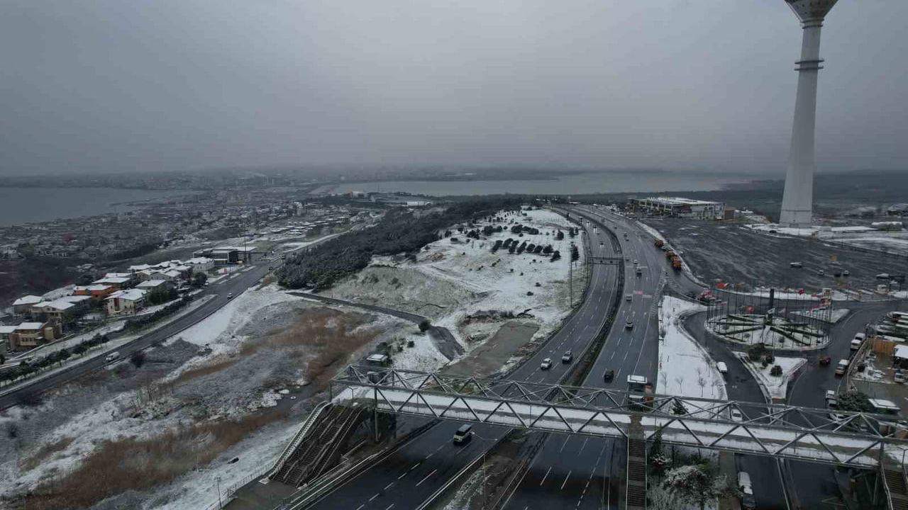 Beylikdüzü'nde Kar Yağışı Havadan Görüntülendi