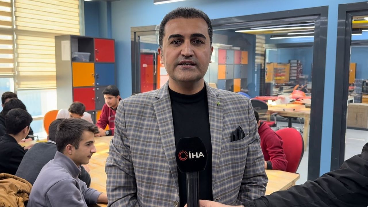 Bezoar: Yüksekova'nın İlk Robotik Takımı İstanbul Yolunda