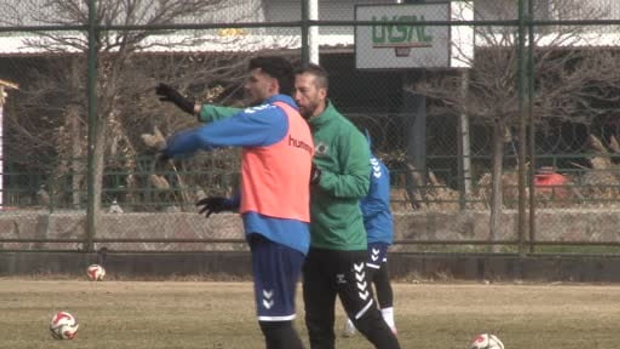 Bilal Kısa: Şampiyonlukta Galatasaray'ı Bir Adım Önde Görüyorum