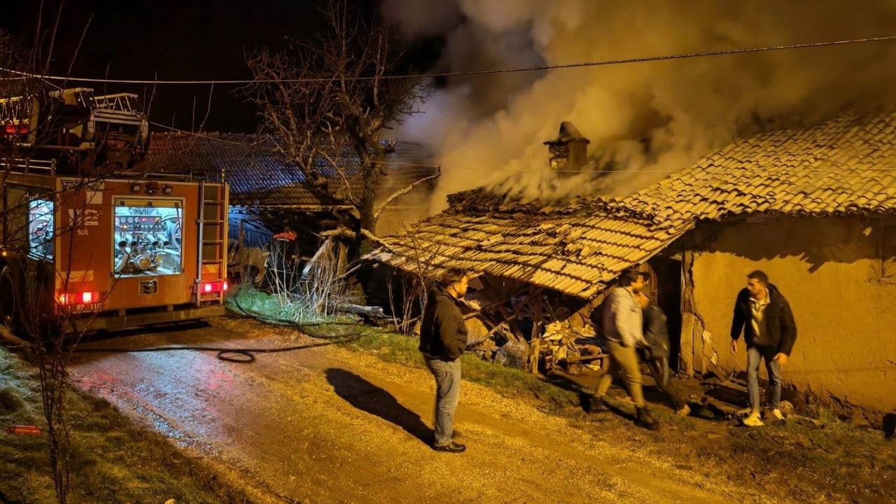 Bilecik'te Baca Yangını: İtfaiye Hızla Söndürdü