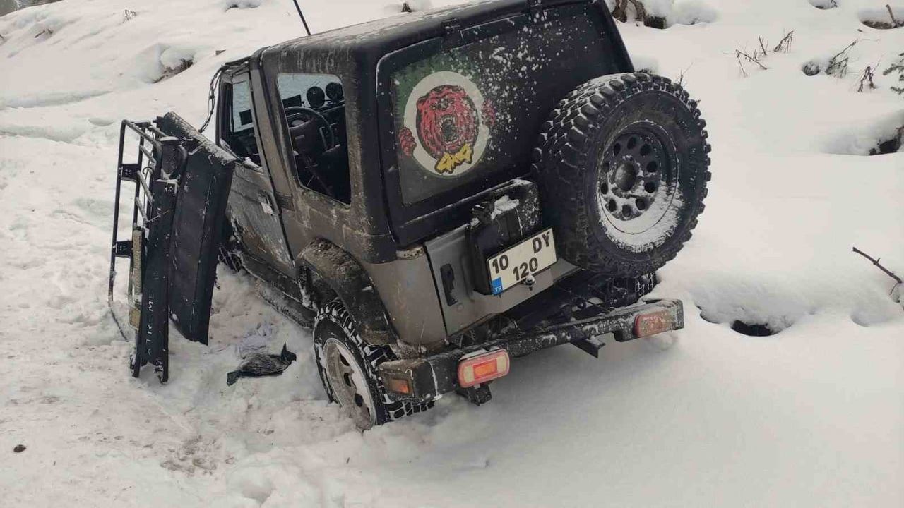 Bilecik'te Buzlanma Kazaya Yol Açtı: Araç Takla Attı, 1 Yaralı