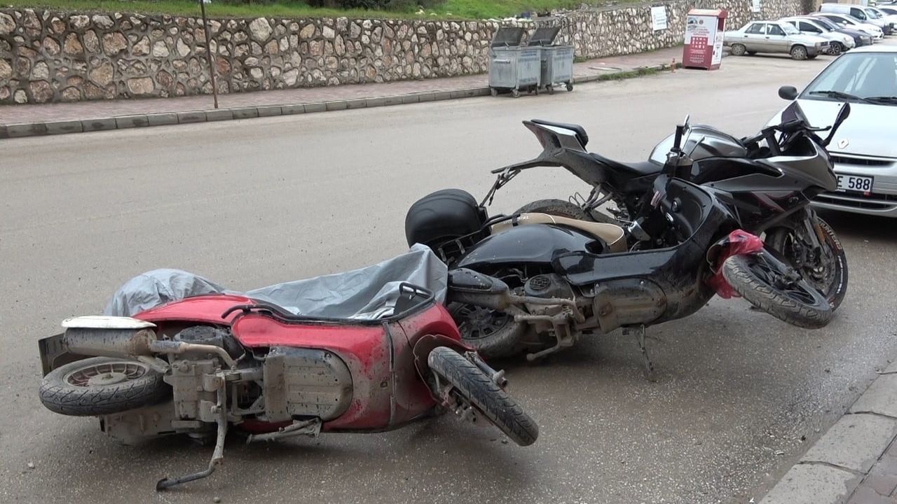 Bilecik'te Fırtına Etkili: Kuvvetli Rüzgâr Kentte Hasara Yol Açtı