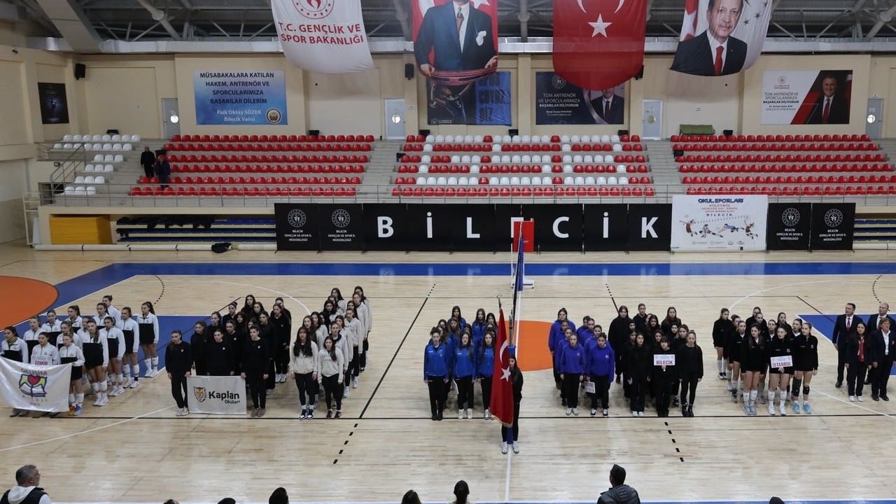 Bilecik'te Gençler A (Kız-Erkek) Voleybol Grup Müsabakaları Başladı