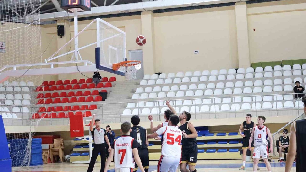 Bilecik’te Gençler Basketbol Grup Müsabakaları Başladı