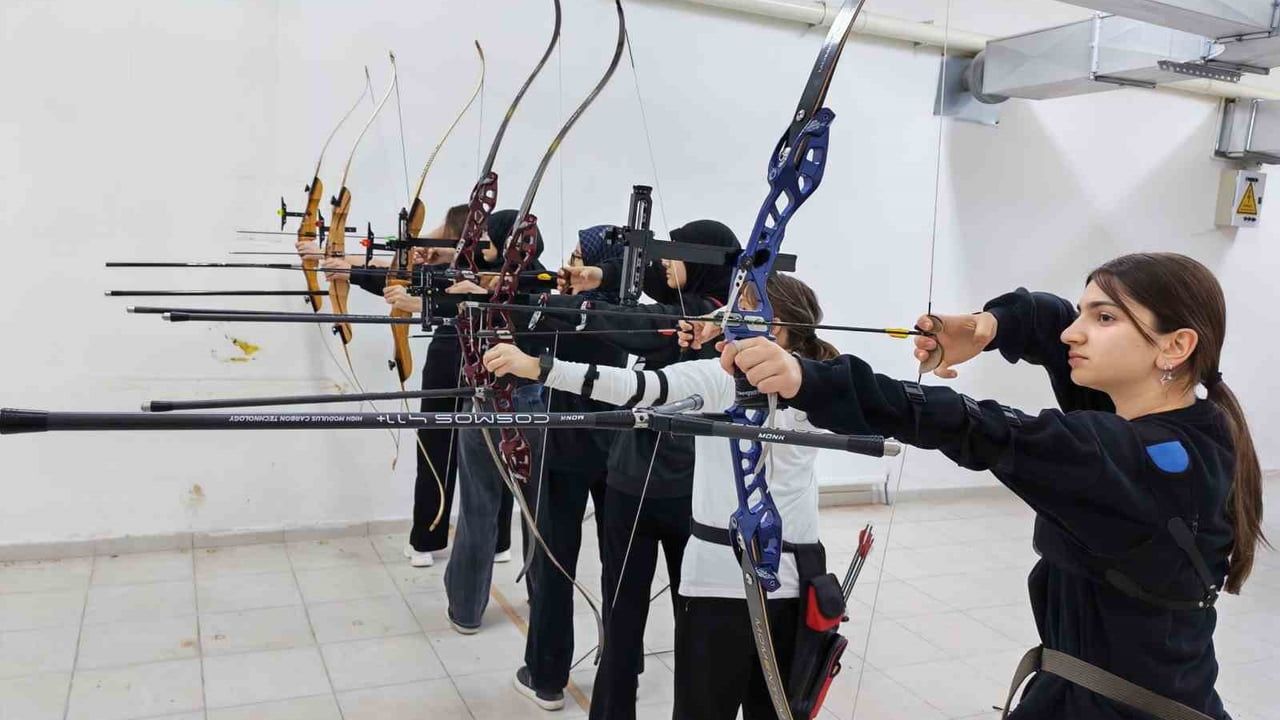 Bilecik'te Gençlik ve Spor Okulları'nda Okçuluk Eğitimi Devam Ediyor