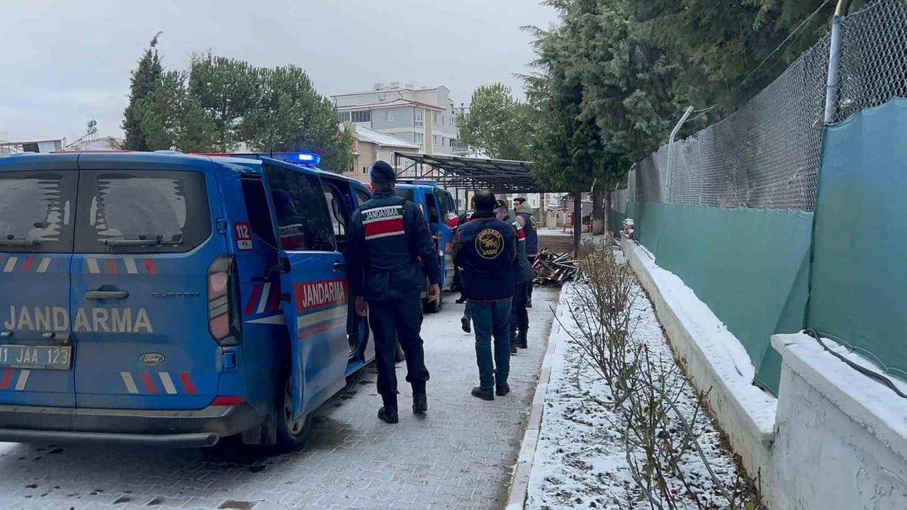 Bilecik'te JASAT Operasyonu: 72 Yaşındaki Kadını Dolandıran 5 Kişi Tutuklandı
