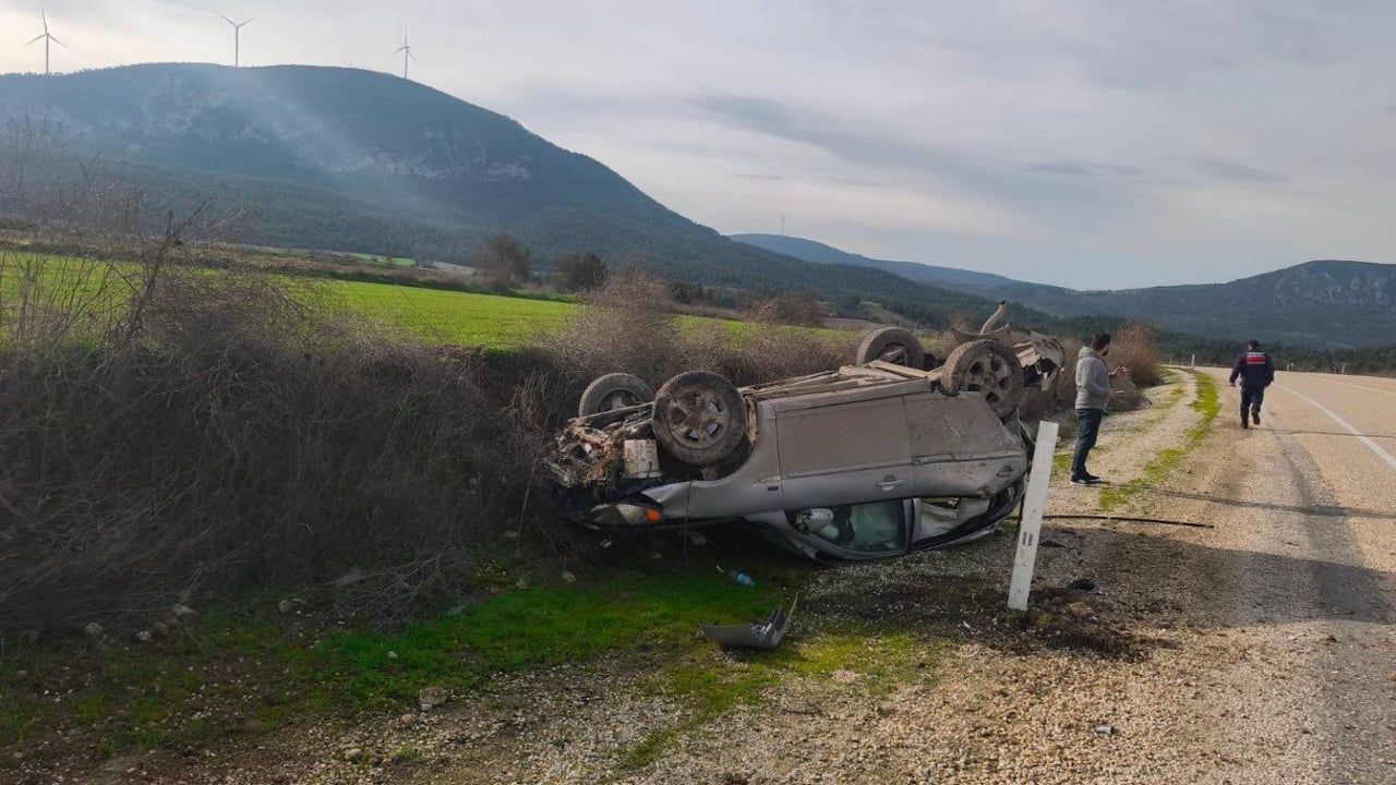 Bilecik’te Kontrolden Çıkan Araç Takla Attı: Sürücü Yaralandı
