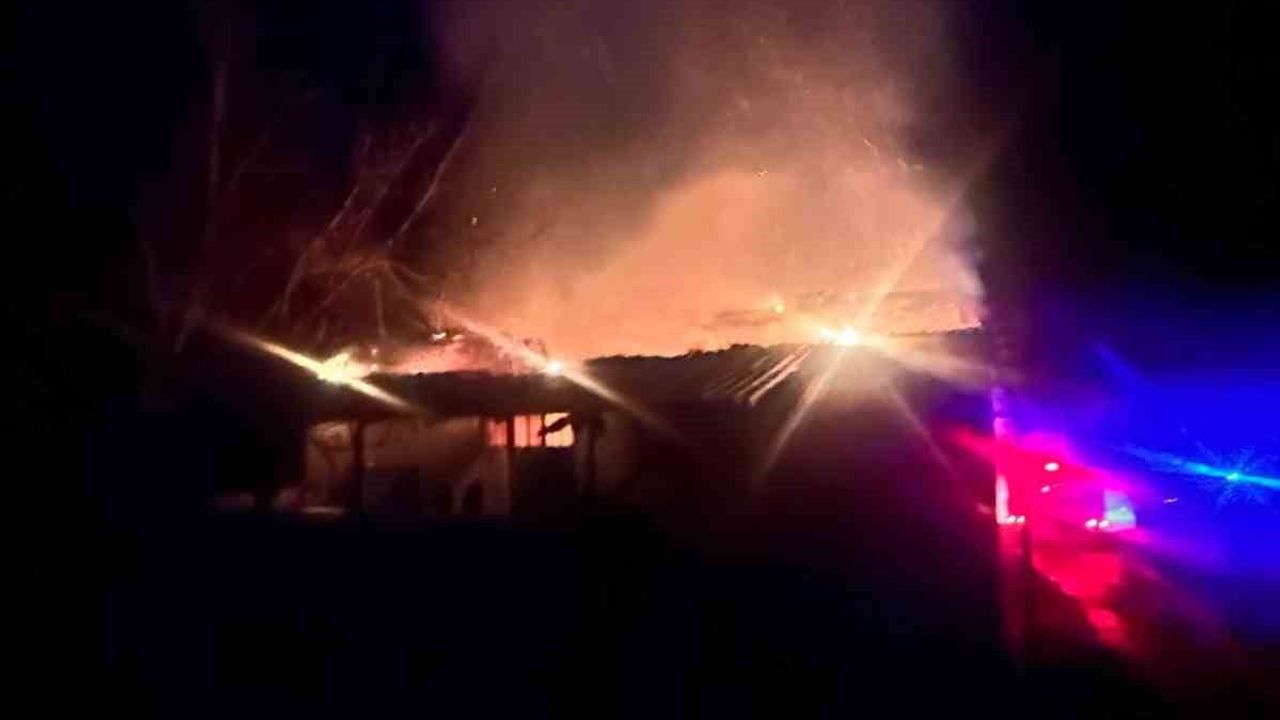 Bilecik’te Korkutan Yangın: Gölpazarı Demirhanlar’da Kullanılmayan Ev Yandı