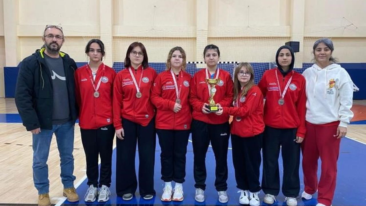 Bilecik'te MTAL Erkek Takımı Badminton İl Şampiyonu