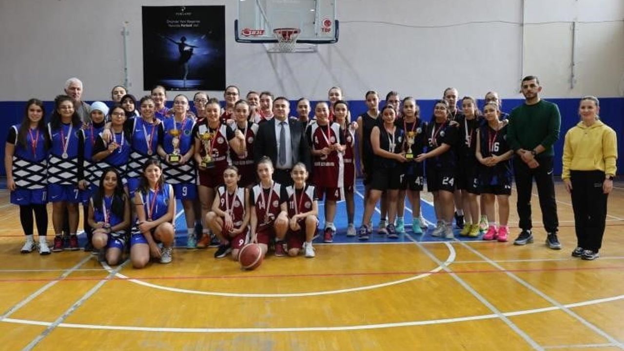 Bilecik'te Okul Spor Faaliyetleri Yıldız Basketbol Müsabakaları Sona Erdi