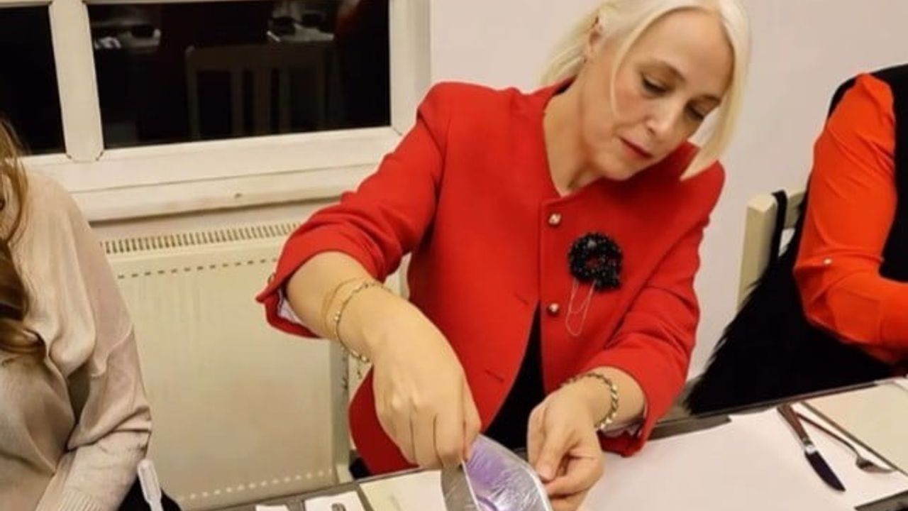 Bilecik'te Polis Eşleri'nden Dayanışma Dolu Mum Atölyesi