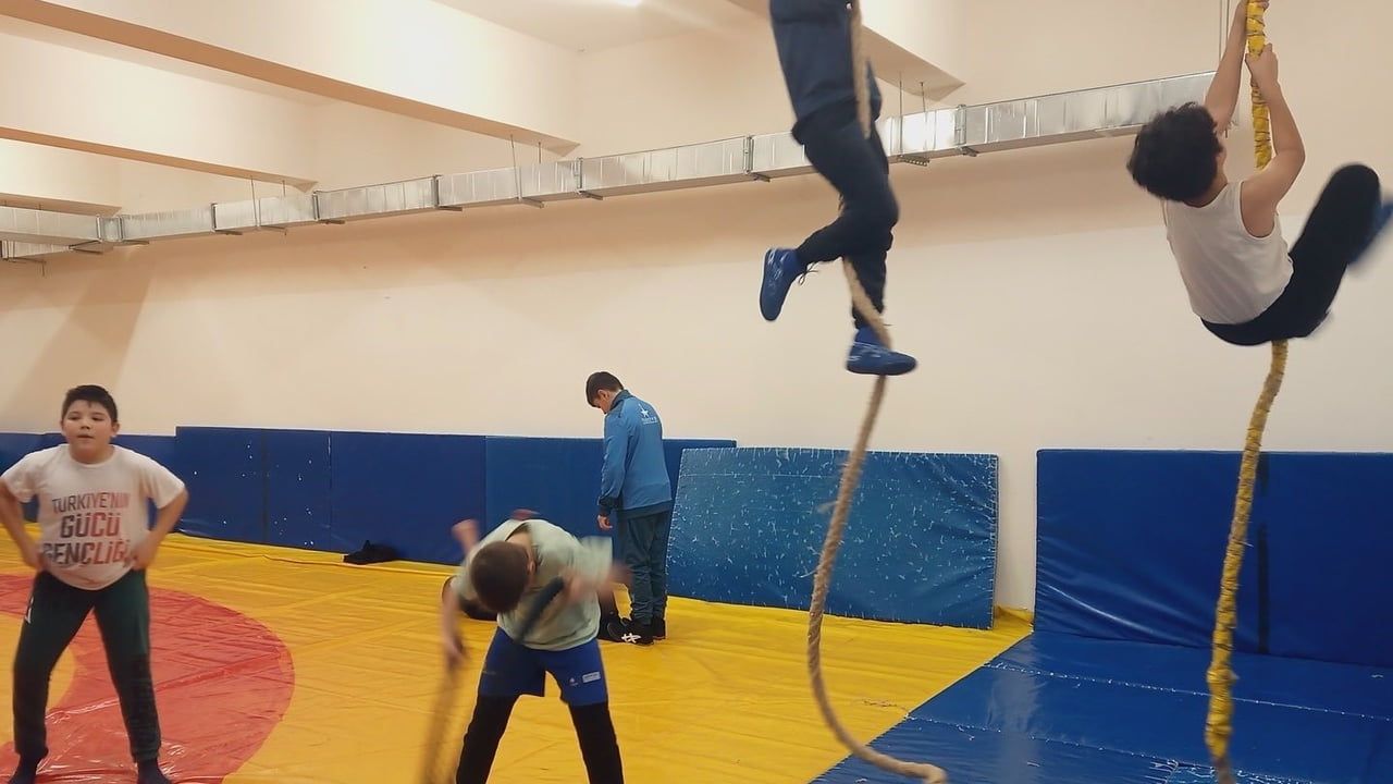 Bilecik'te Spor Okulları'nda Güreş Antrenmanları Sürüyor