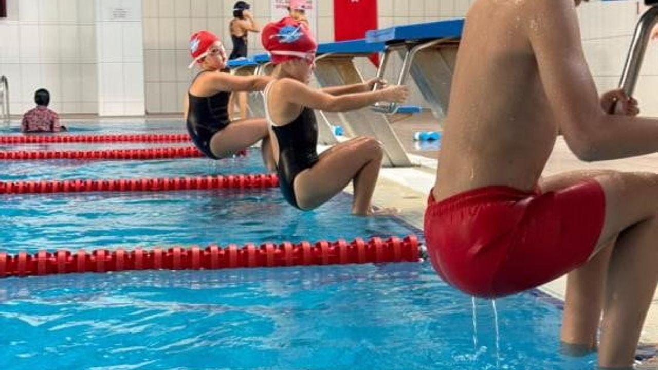 Bilecik'te Spor Okulları'nda Yüzme Antrenmanları Aralıksız