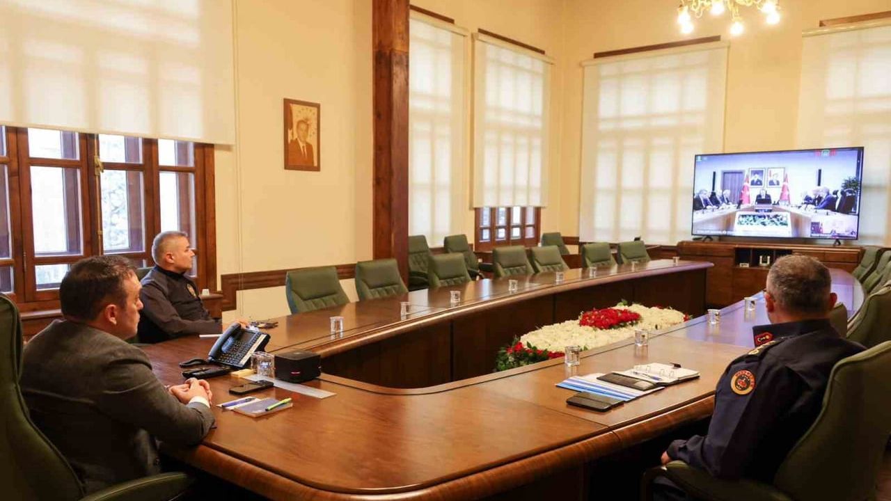 Bilecik’te VKS ile Güvenlik Toplantısı: Vali Faik Oktay Sözer Katıldı