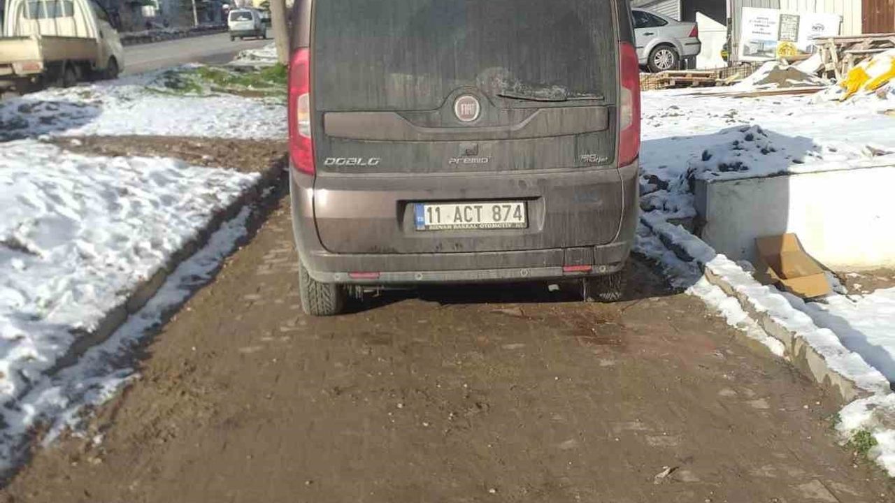 Bilecik'te yaya yoluna park eden sürücülere tepki