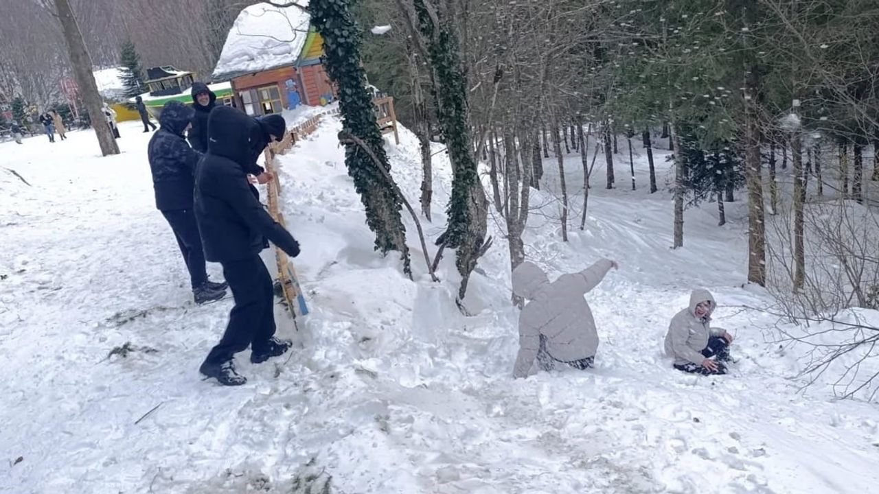 Bilecik'ten Kartepe'ye: Yarıyıl Tatilinde Çocuklara Kar Keyfi