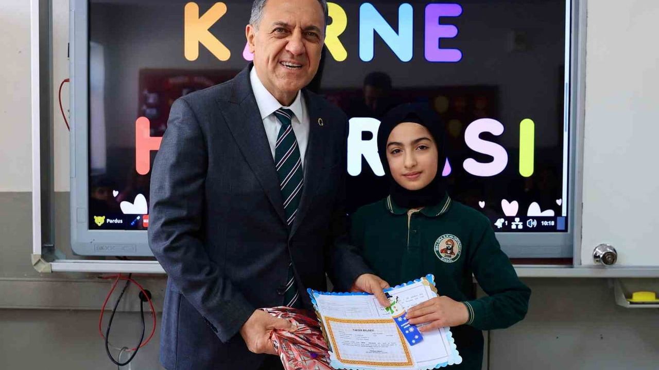 Bingöl’de 58 bin 201 öğrenci karne sevinci