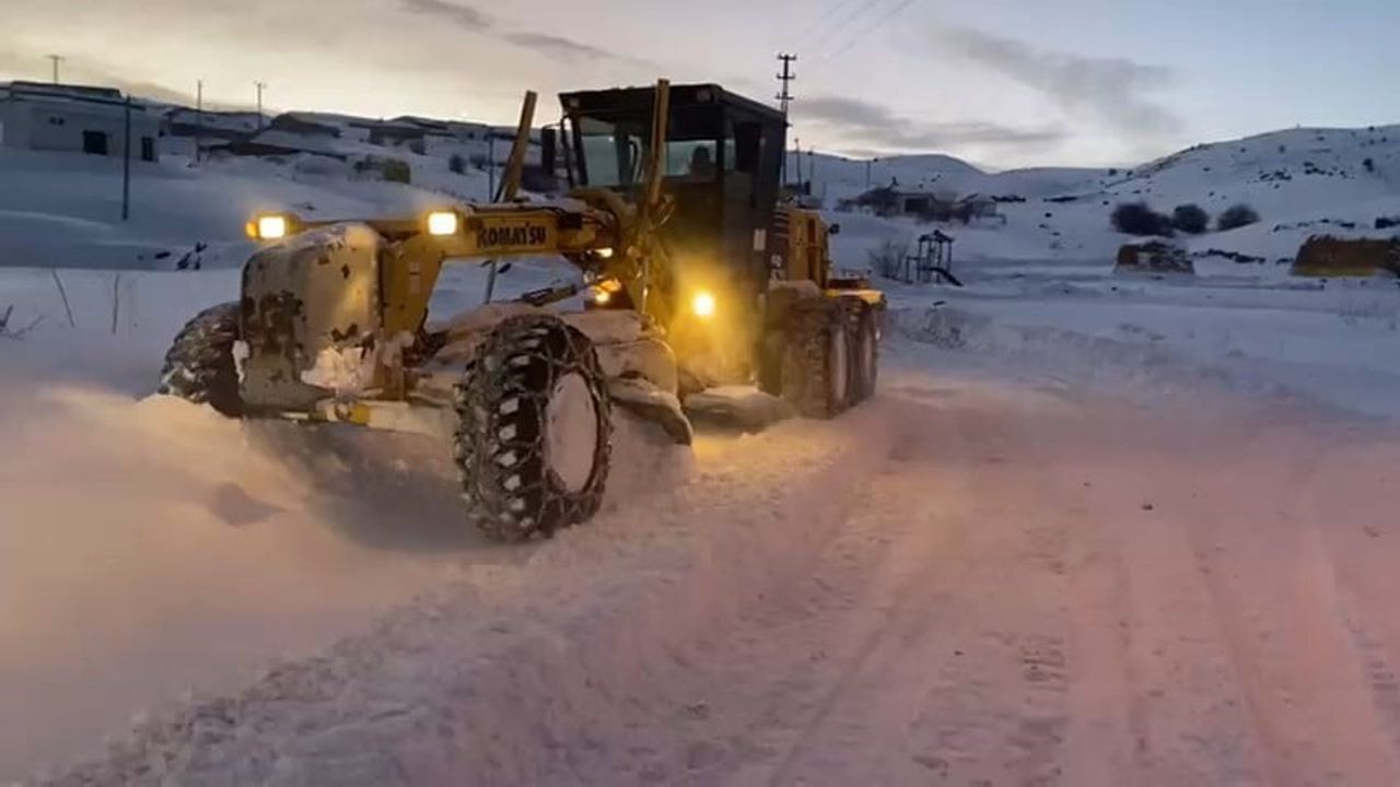 Bingöl'de 72 Köy Yolunda Karla Mücadele Sürüyor