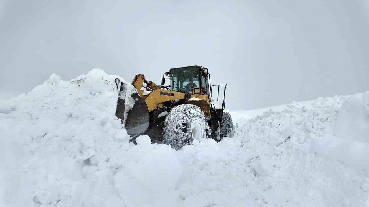 Bingöl'de Karla Mücadele: 56 Köy Yolunun Açılması Sürüyor