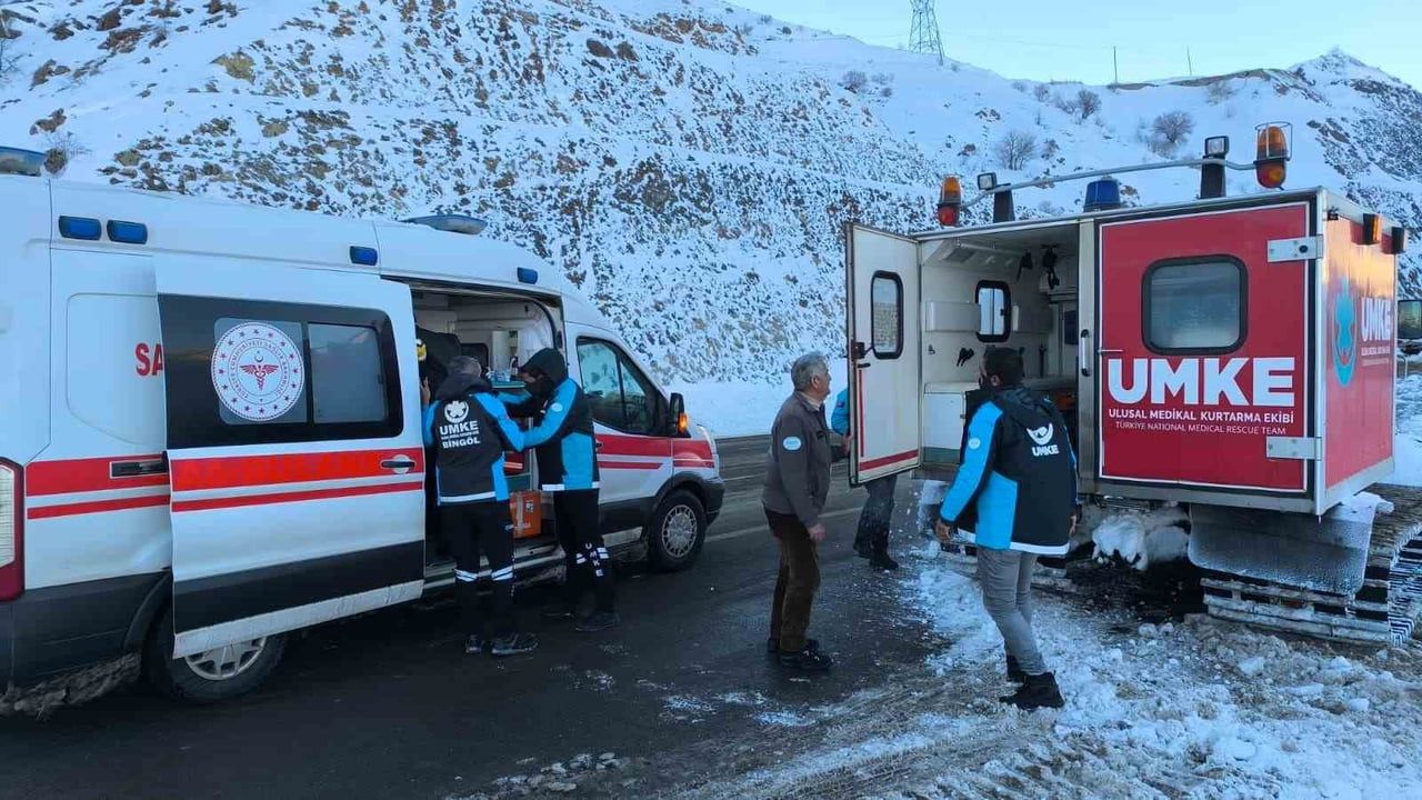 Bingöl'de UMKE ve 112'den Zorlu Hasta Nakli: 60 Yaşındaki Kanser Hastası Hastaneye Ulaştırıldı