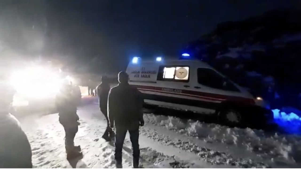 Bingöl'de Yoğun Kar Yağışı: Ekipler Seferber, Ambulans Kurtarıldı