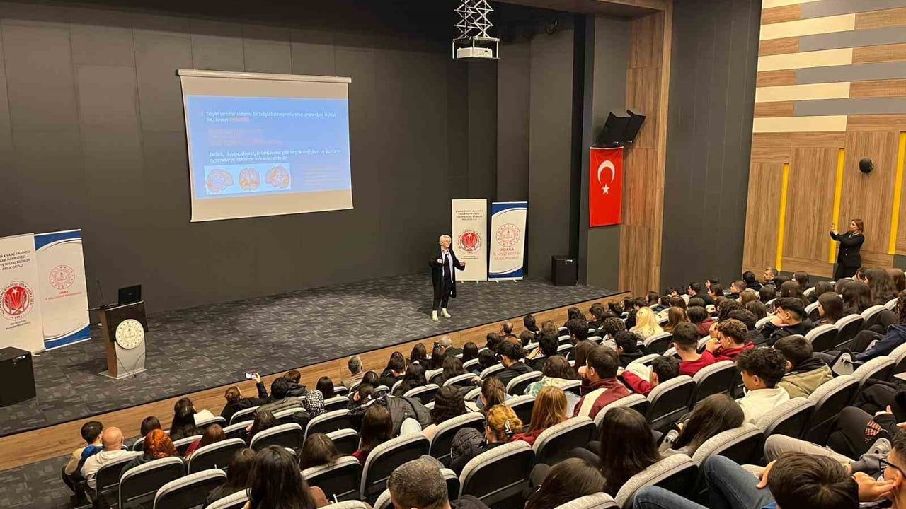 Biruni Üniversitesi, YÖK'ün 'Bilim Kafe' Etkinlikleriyle 6 İlde Gençlerle Buluştu