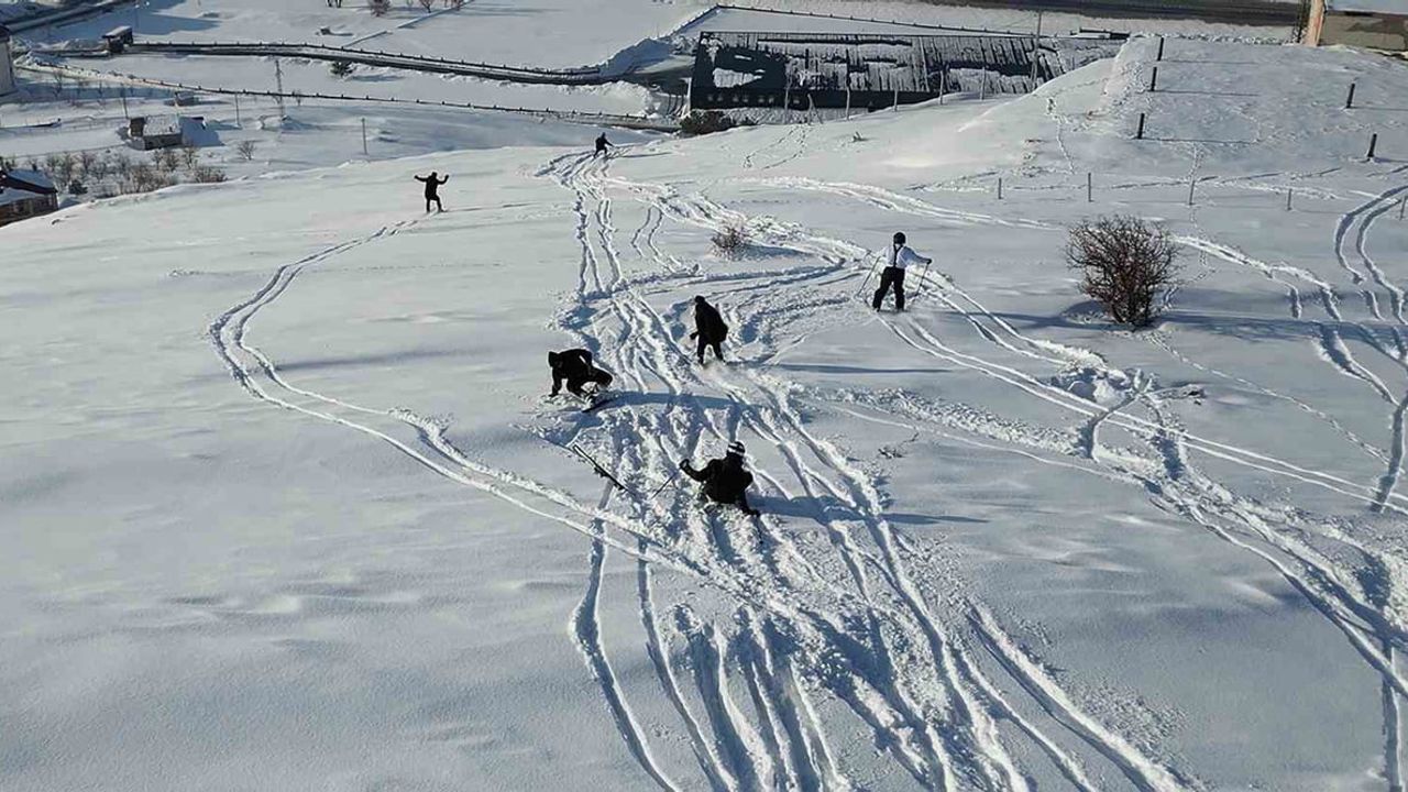 Bitlis'te 11 Gençin Tehlikeli Kayak Denemesi Dronla Kaydedildi