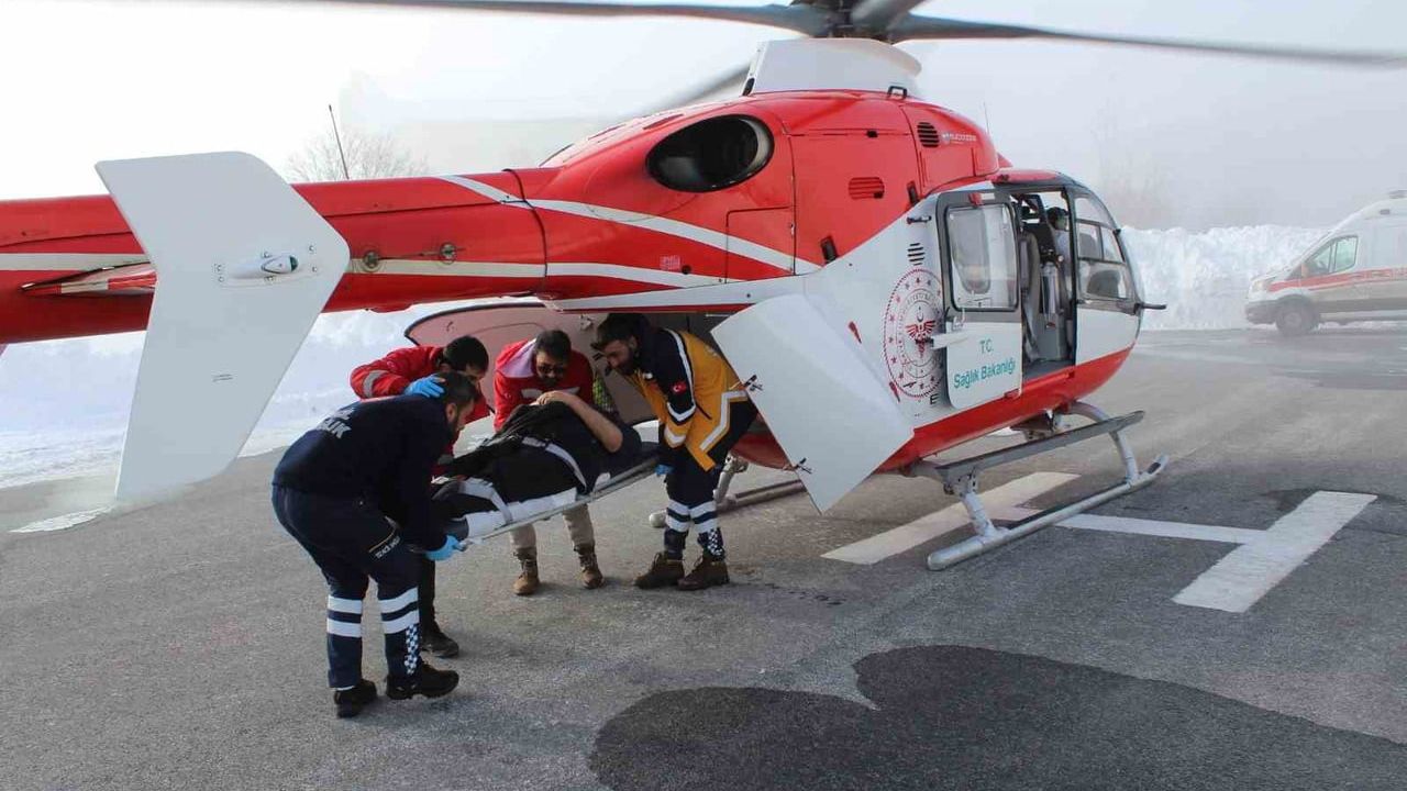 Bitlis’te Hava Ambulansı ile KOAH Hastası Tatvan’a Nakledildi