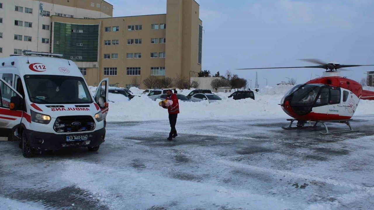 Bitlis'te Helikopter Ambulansla Anne ve Yeni Doğan Bebeğin Kurtarılması