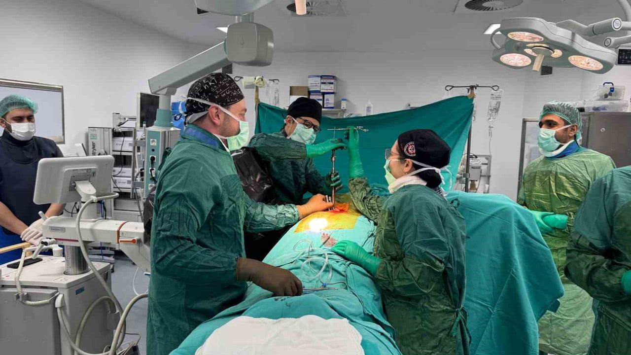 Bitlis’te İlk: Kapalı Yöntem Omurga Ameliyatı Başarıyla Gerçekleşti