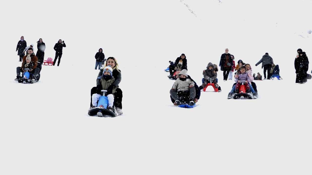 Bitlis'te Kış Turizmi Canlandı: Yarıyıl Tatilinde Kayak Tesisleri Doldu