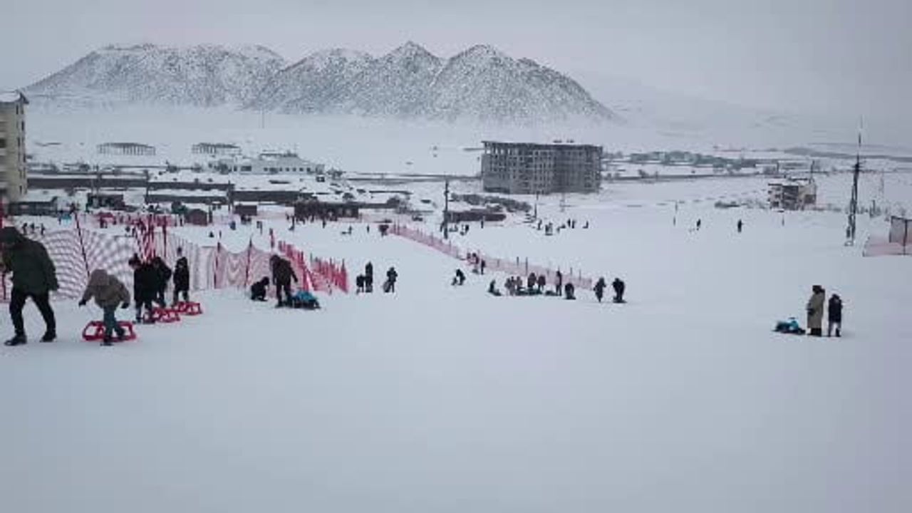 Bitlis’te Yarıyıl Tatilinde Elaman Kayak Merkezi’ne Akın