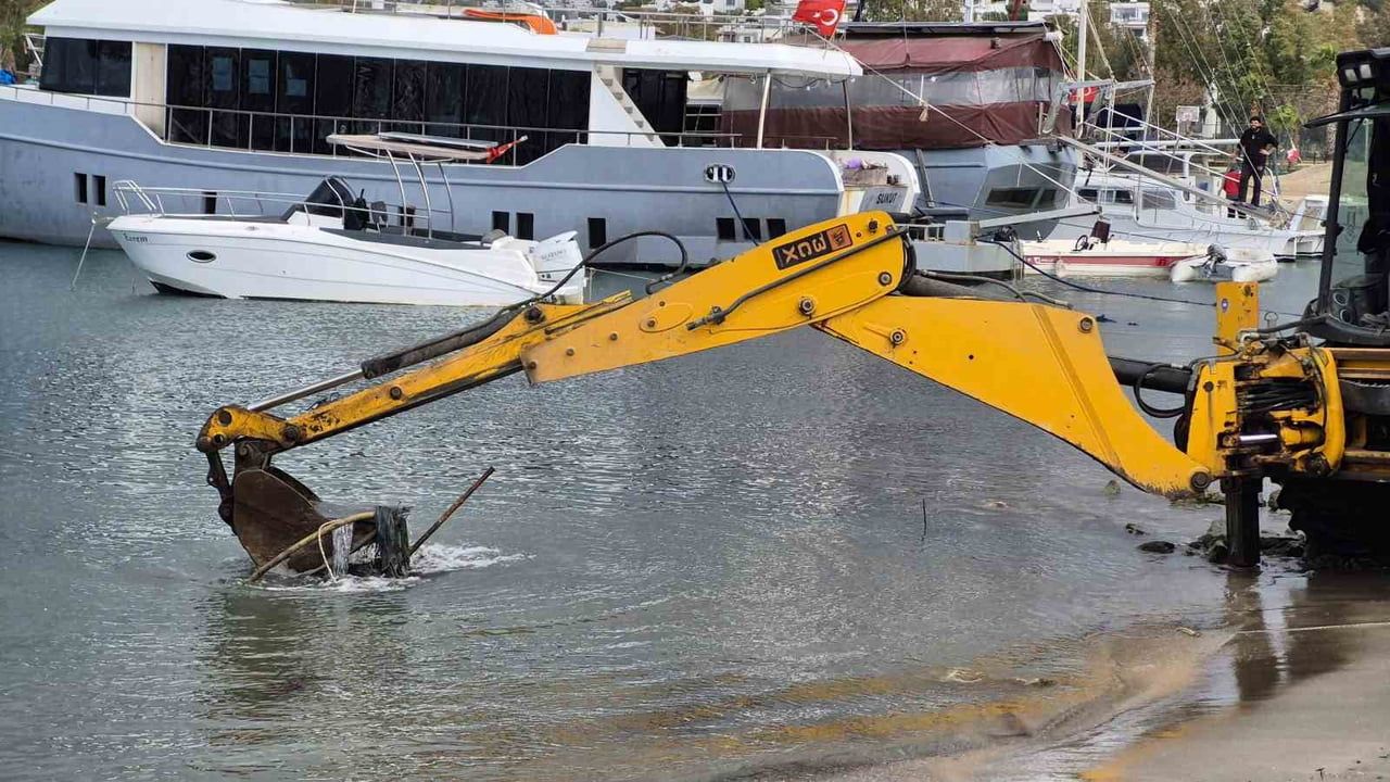 Bodrum'da Yaklaşık 100 Tekne Gümbet Koyu'ndan Kaldırıldı